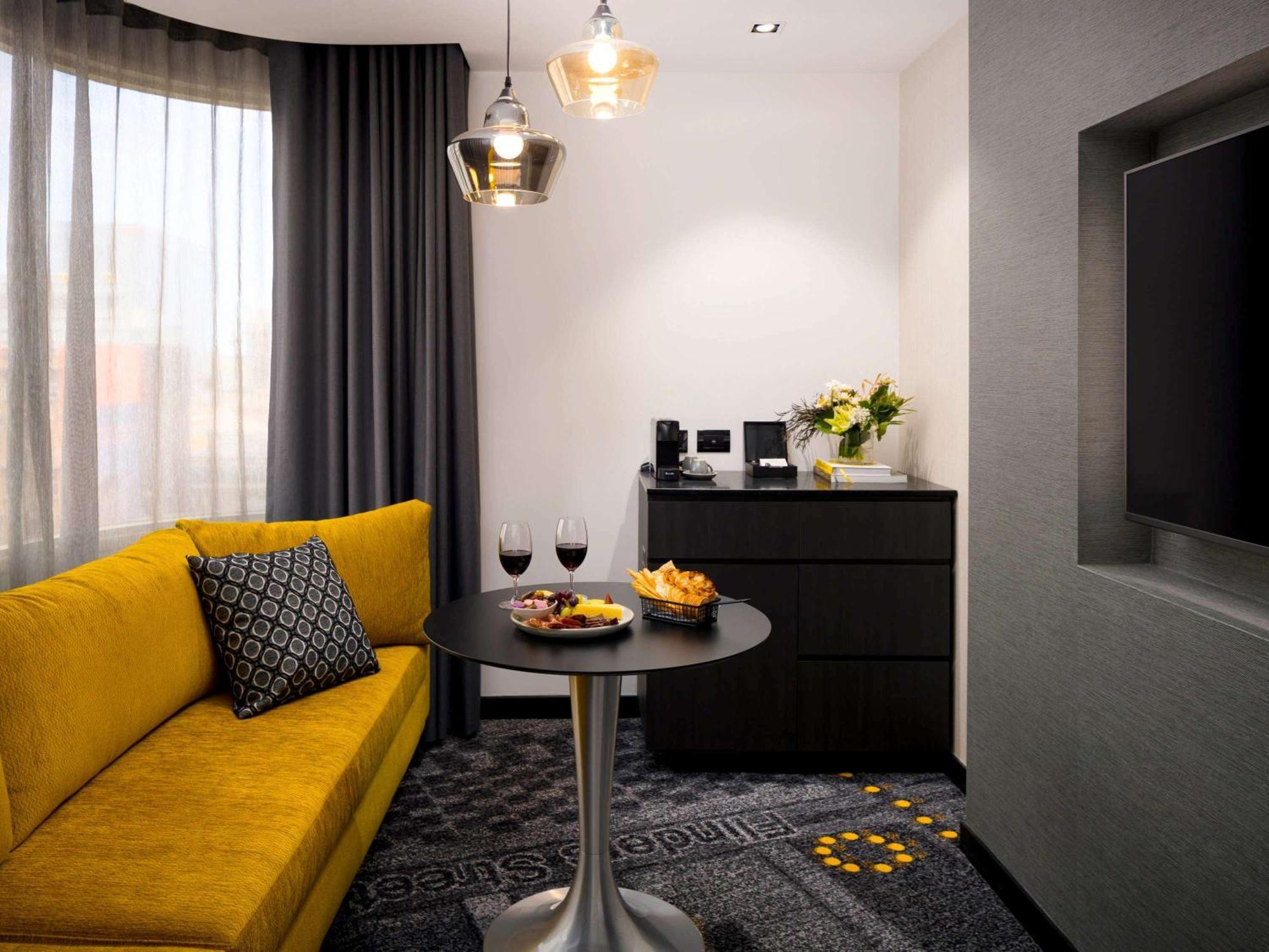 Pullman Melbourne City Centre מראה חיצוני תמונה A suite at the hotel