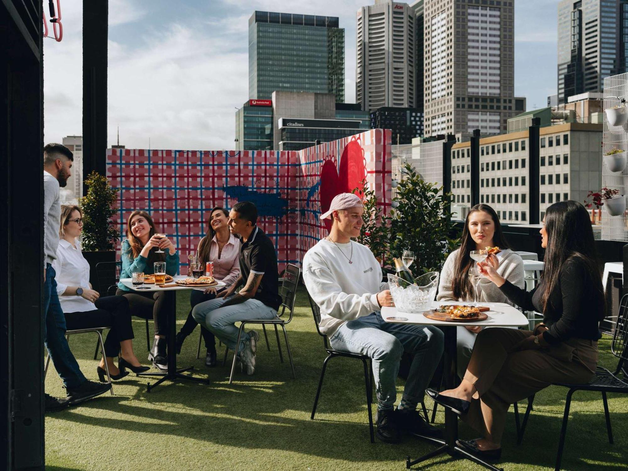 Pullman Melbourne City Centre מראה חיצוני תמונה Rooftop bar in Melbourne, Australia