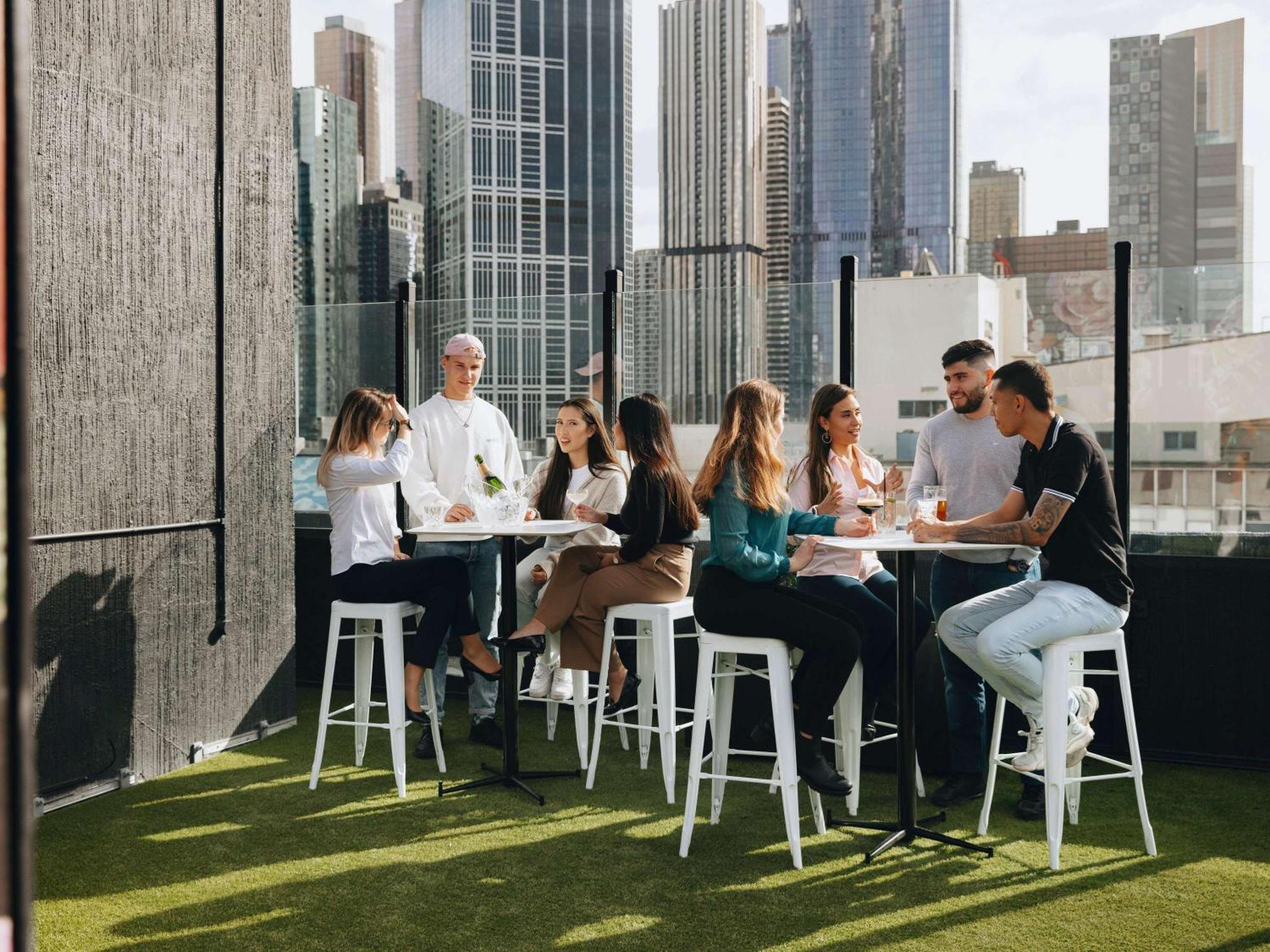 Pullman Melbourne City Centre מראה חיצוני תמונה Rooftop bar in Melbourne